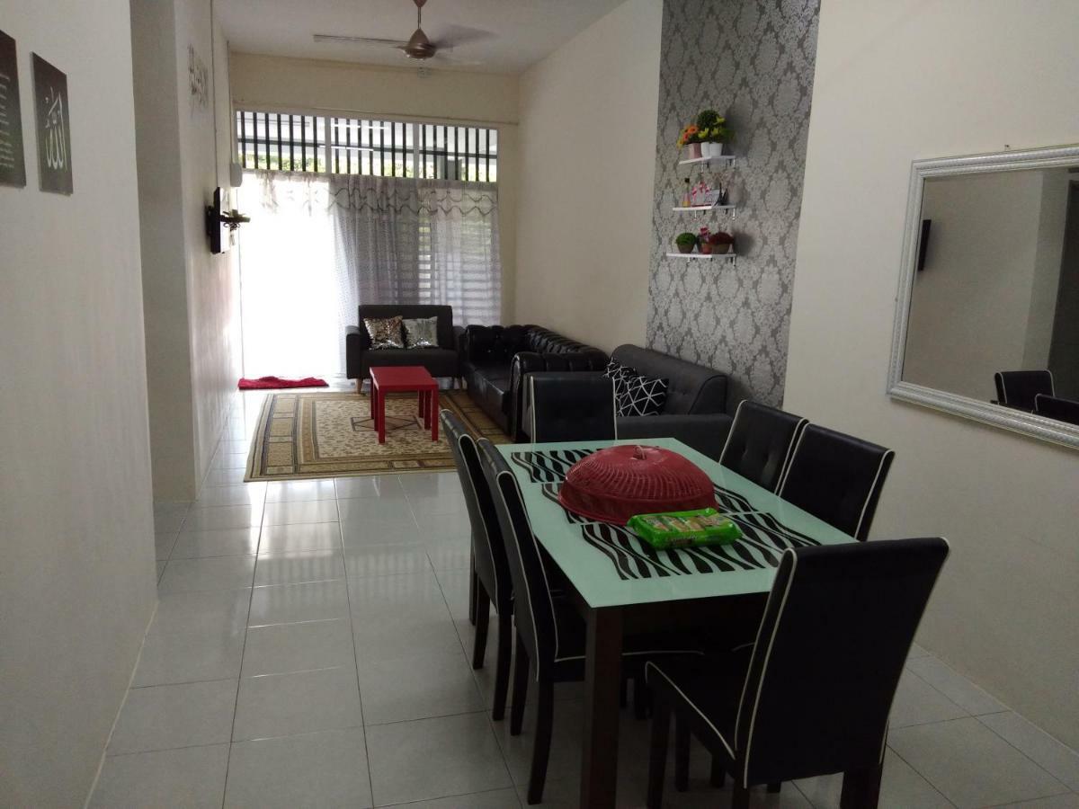 Zah'Ra Homestay Kuala Lipis Εξωτερικό φωτογραφία